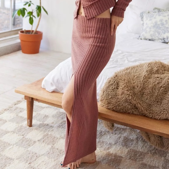 NEW UO Out From Under Bounce Plush Suki Ribbed Maxi Skirt - Picture 8 of 8